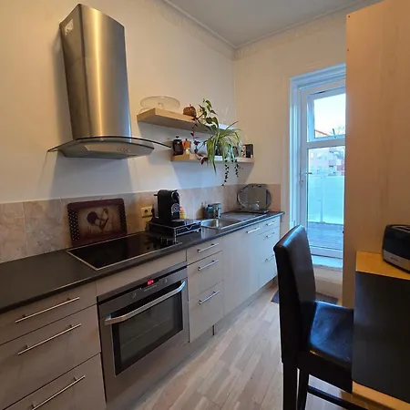 Cozy Corner Apartment *